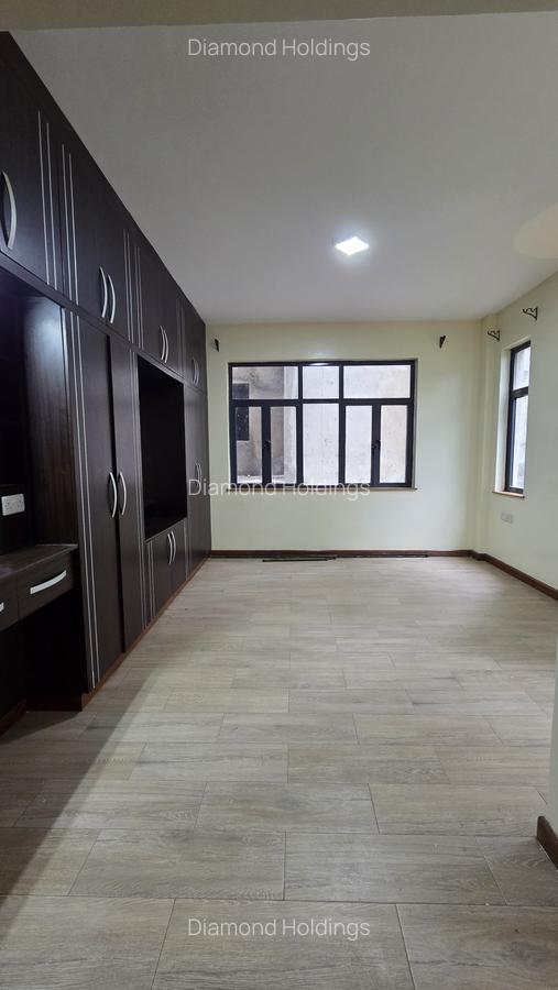 3 Bed Apartment with En Suite at Parklands - 11