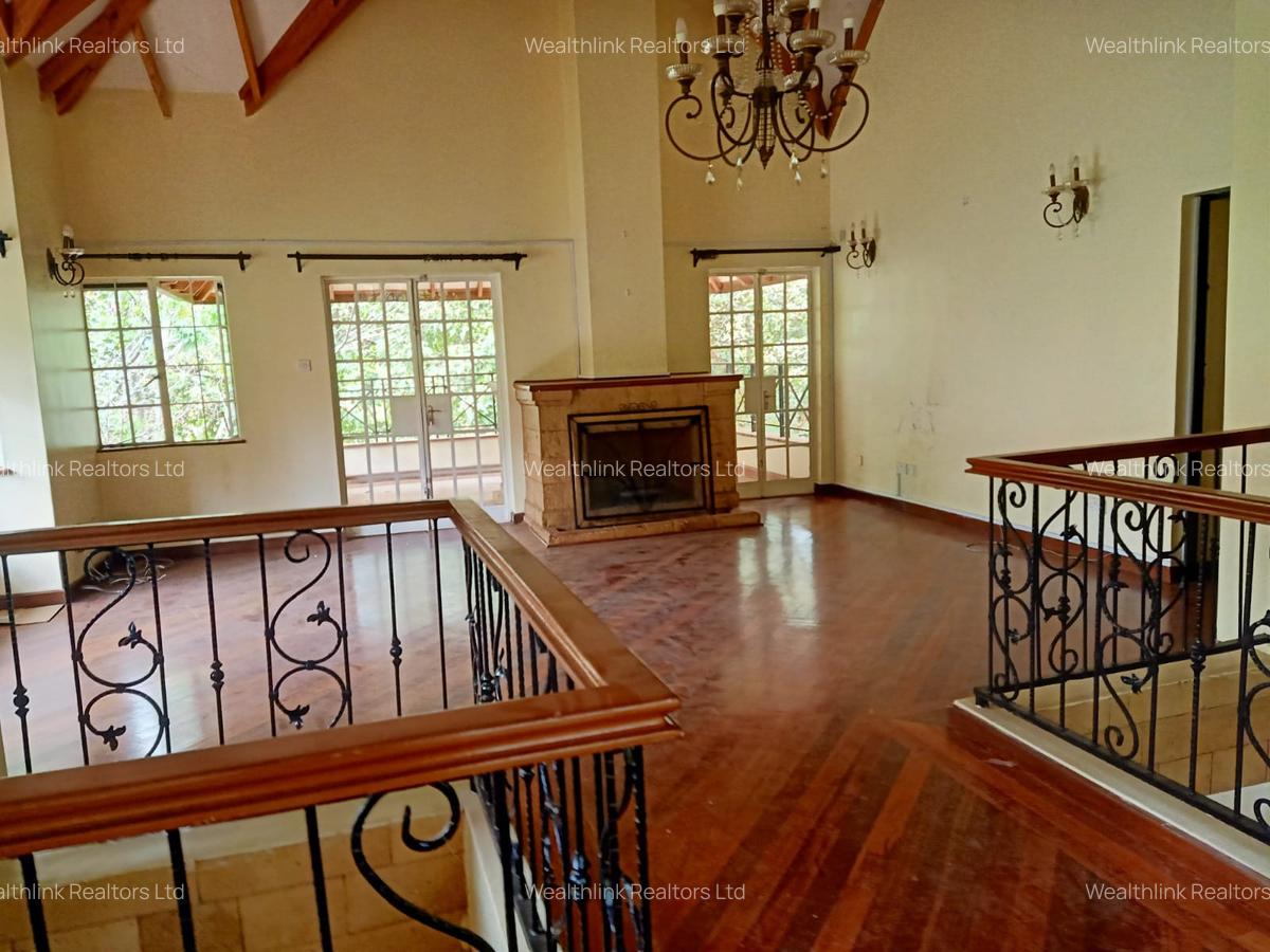 5 Bed Townhouse with En Suite at Lonetree - 8