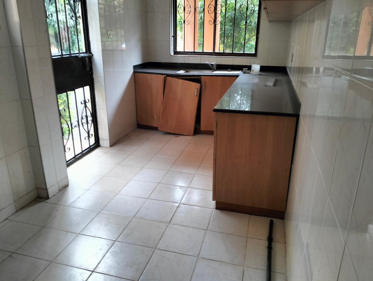 5 Bed Townhouse with En Suite in Westlands Area - 2