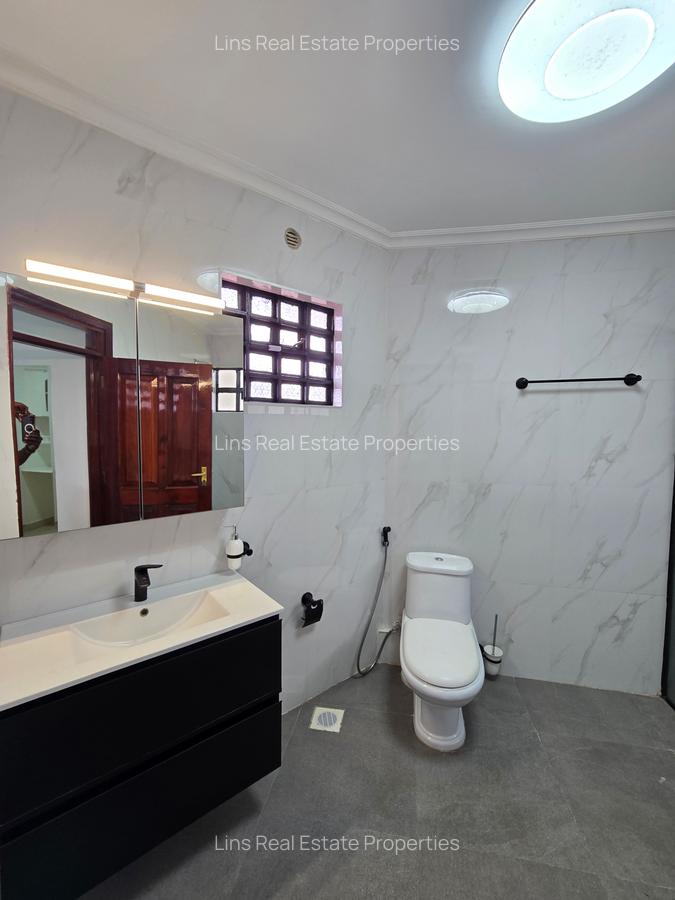 4 Bed House with En Suite in Lavington - 19