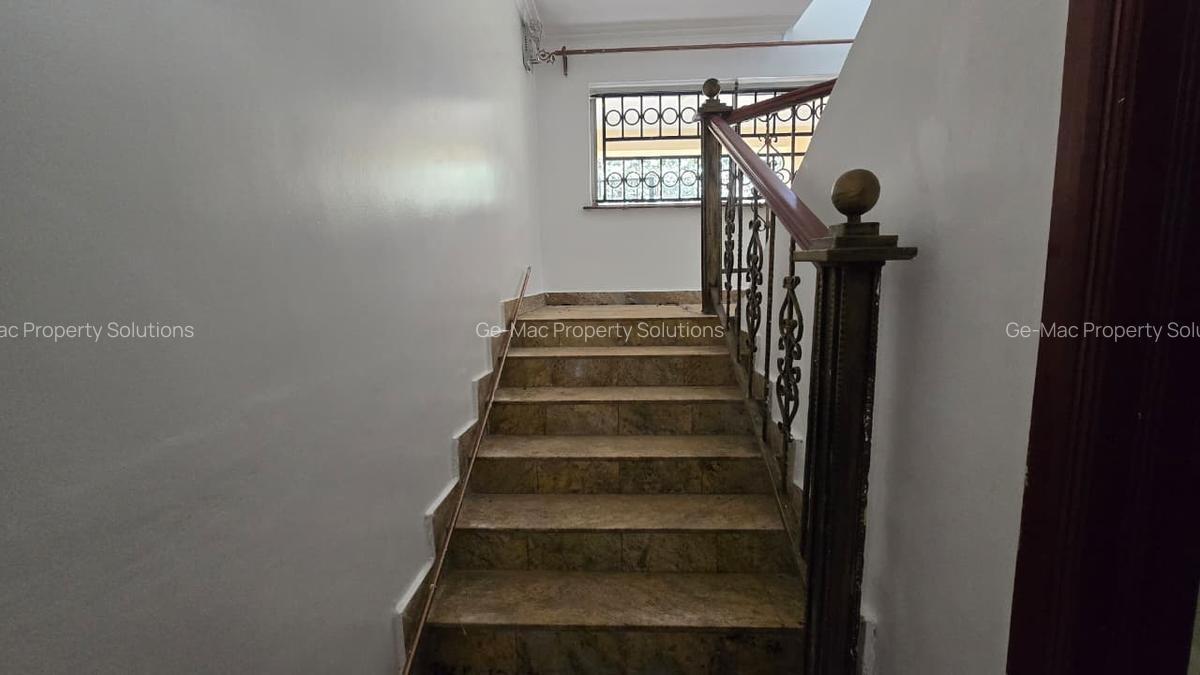 4 Bed Townhouse with En Suite in Lavington - 10