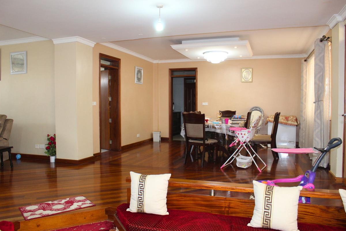 4 Bed Apartment with En Suite in Parklands - 5