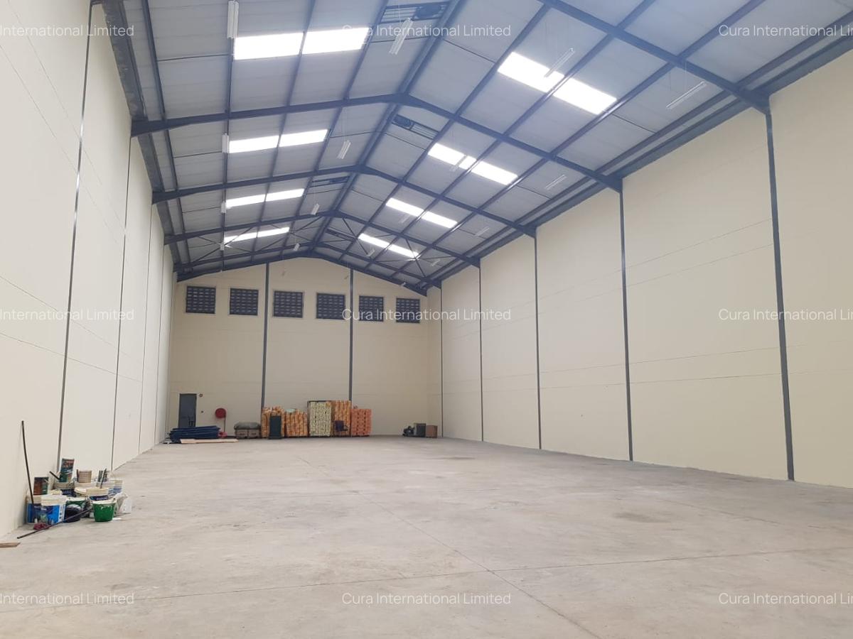 22,596 ft² Warehouse in Industrial Area - 3