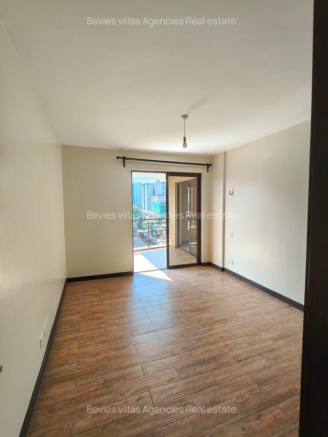 3 Bed Apartment with En Suite at Parklands - 12