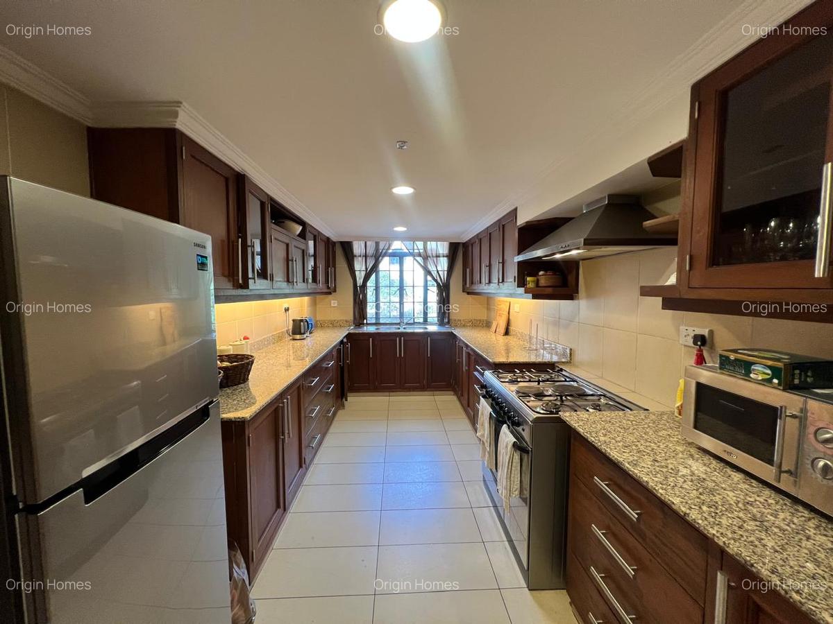 3 Bed Apartment with En Suite at Riverside Drive - 9