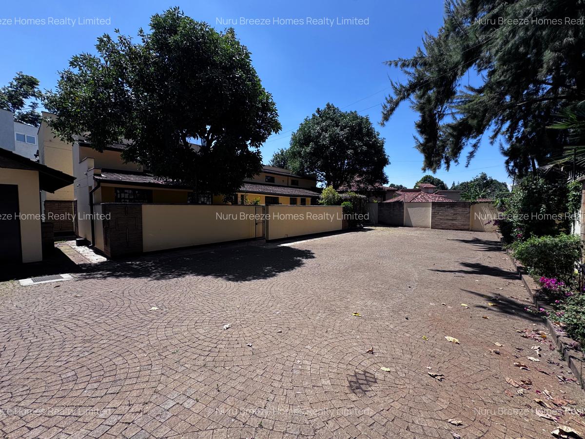 4 Bed House with En Suite in Runda - 15