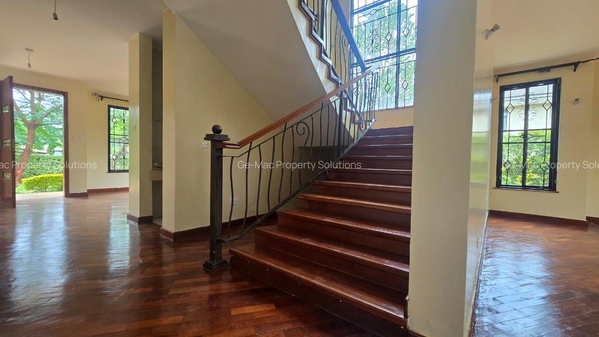 4 Bed House with En Suite in Garden Estate - 4