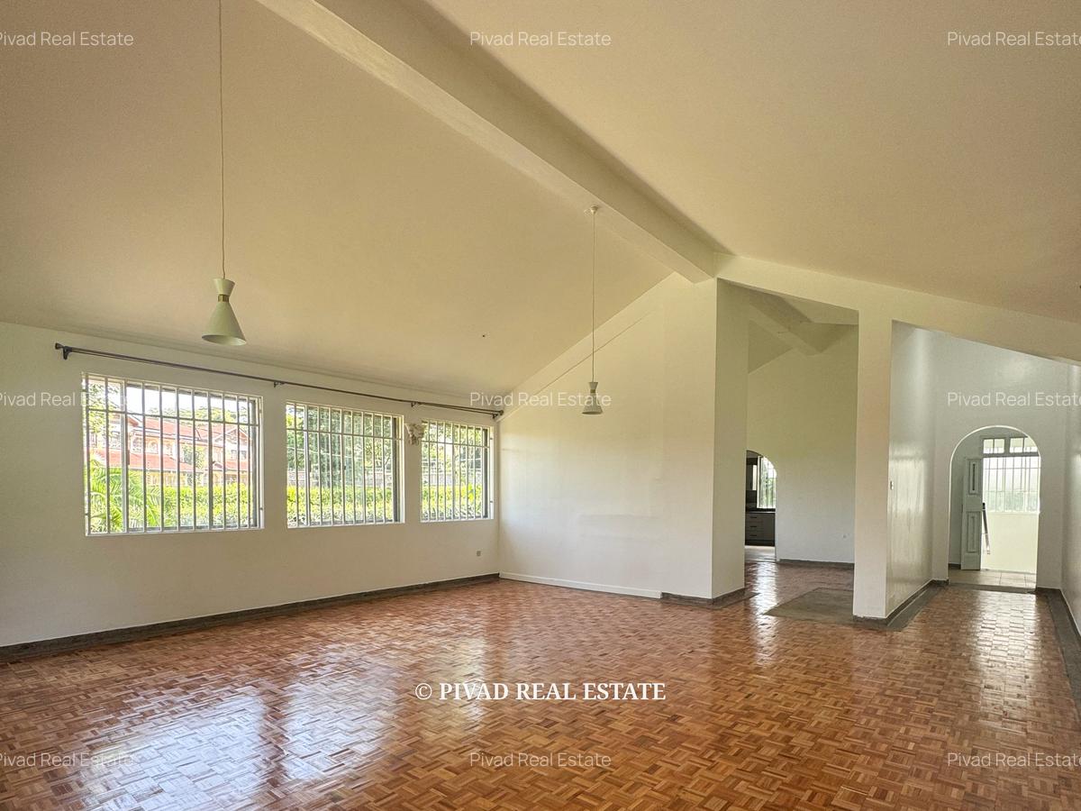 5 Bed House with Garden in Nyari - 2