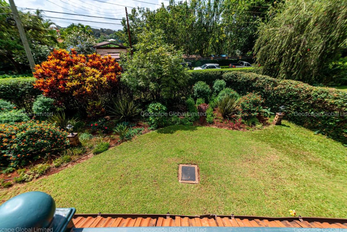 4 Bed House with En Suite in Ridgeways - 4