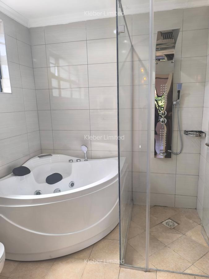 4 Bed House with En Suite in Membley - 15