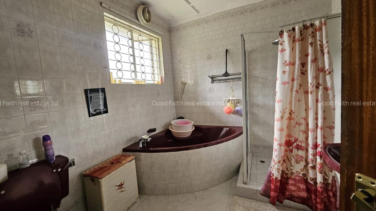 5 Bed House with En Suite in Runda - 20