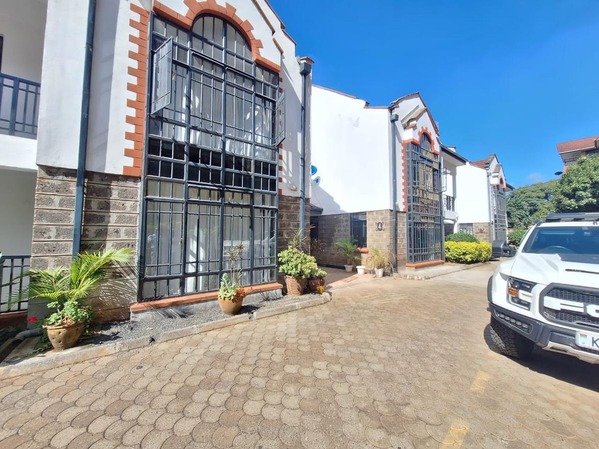 4 Bed Townhouse with En Suite at Lavington - 2