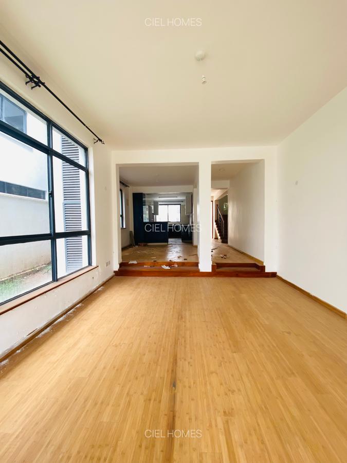 4 Bed Villa with En Suite in Lavington - 6