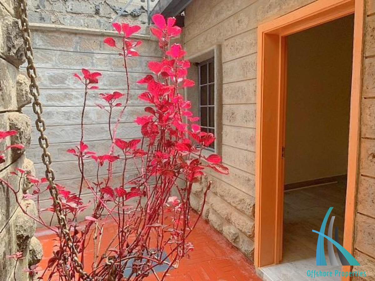 5 Bed Townhouse with En Suite at Othaya Road - 16