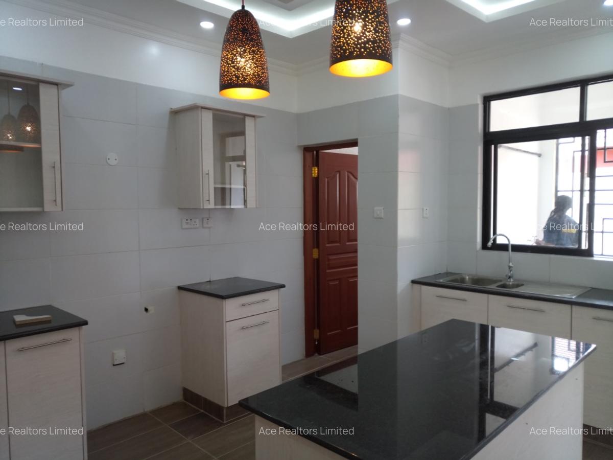 3 Bed Apartment with En Suite at Dennis Prit - 5