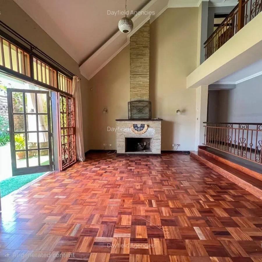 4 Bed House with En Suite in Rosslyn - 2