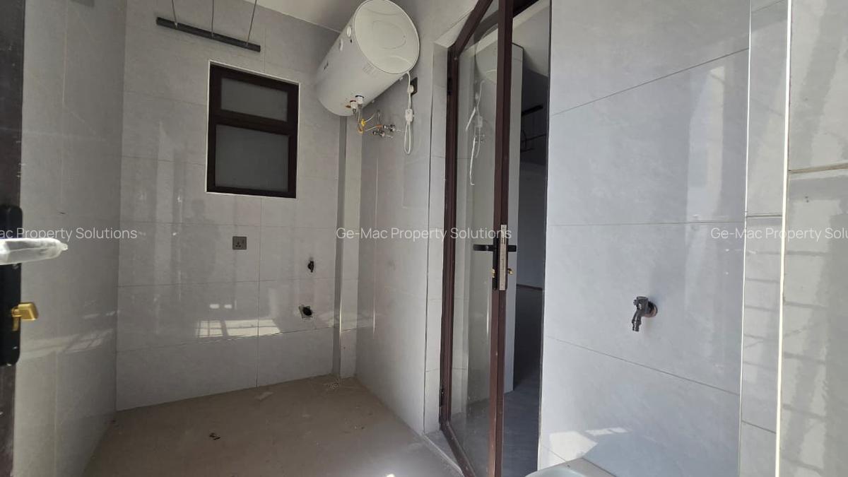 3 Bed Apartment with En Suite in Riverside - 13