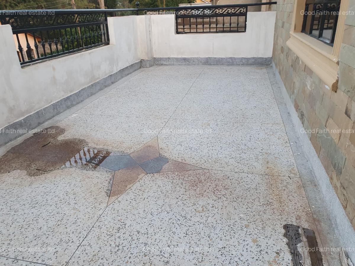 6 Bed House with En Suite in Ridgeways - 15