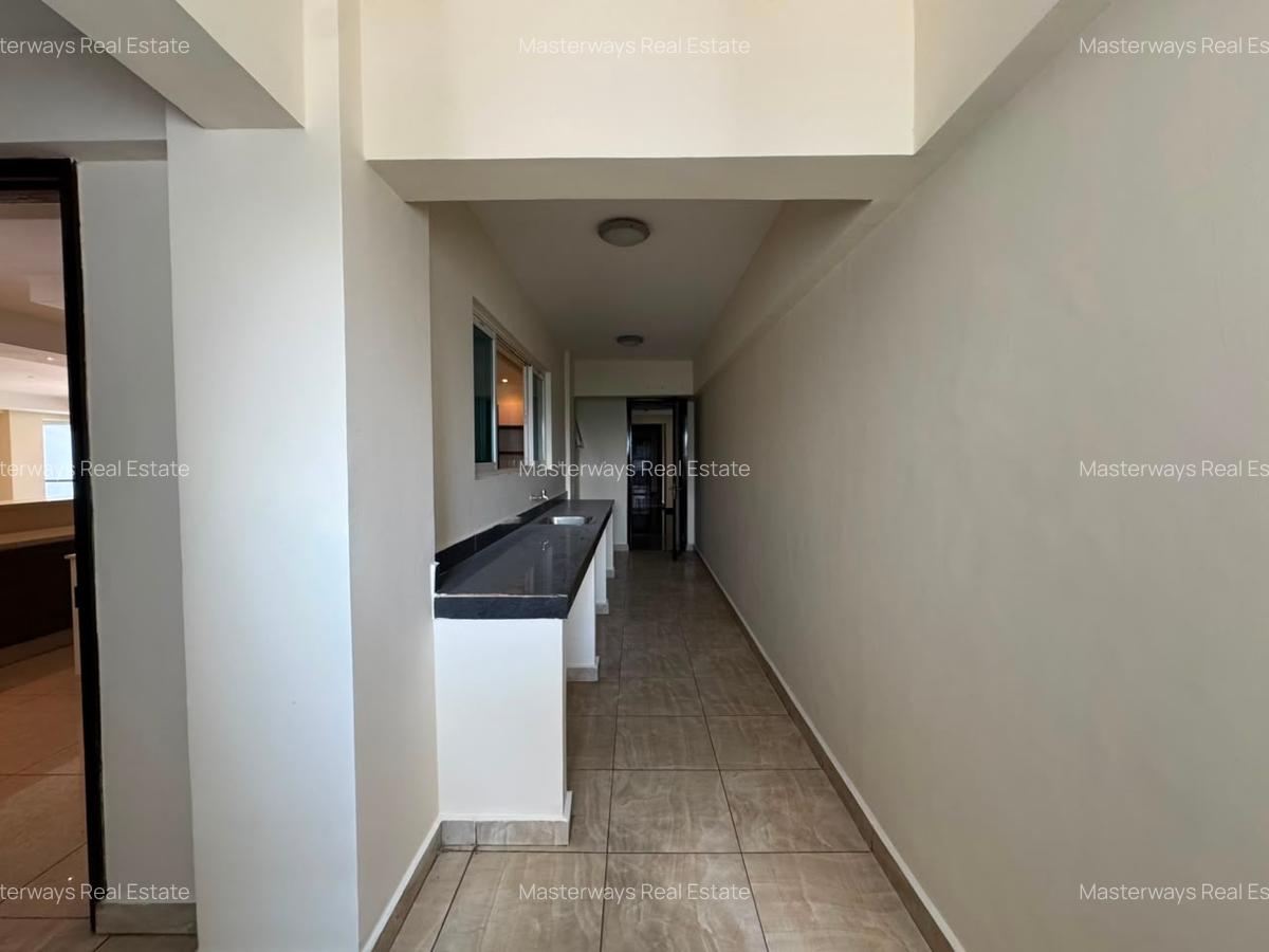 3 Bed Apartment with En Suite in Riverside - 11