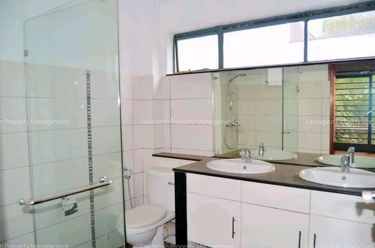 4 Bed Townhouse with En Suite at Lavington Green - 10