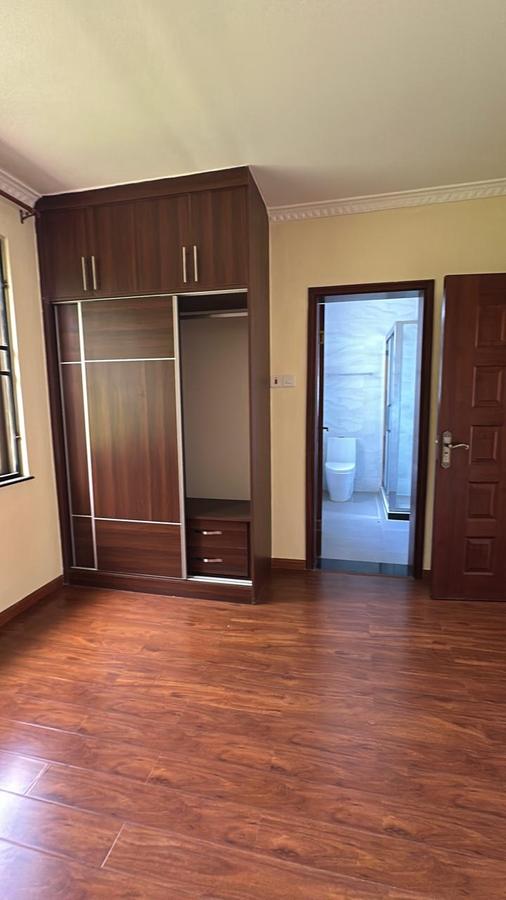 5 Bed Villa with En Suite at Lavington - 18