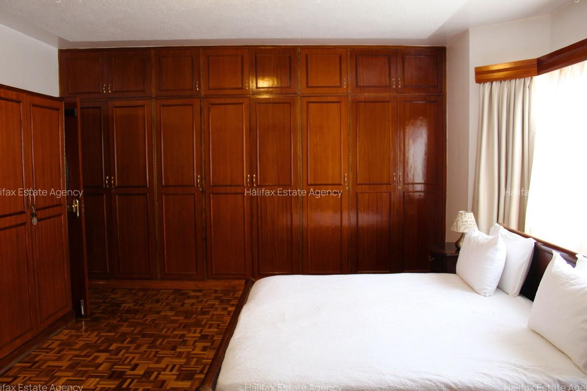 4 Bed Apartment with En Suite in Brookside - 11