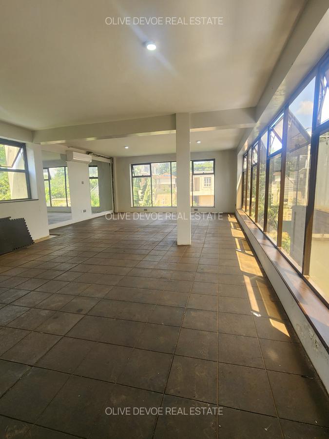 5 Bed Villa with En Suite in Runda - 20