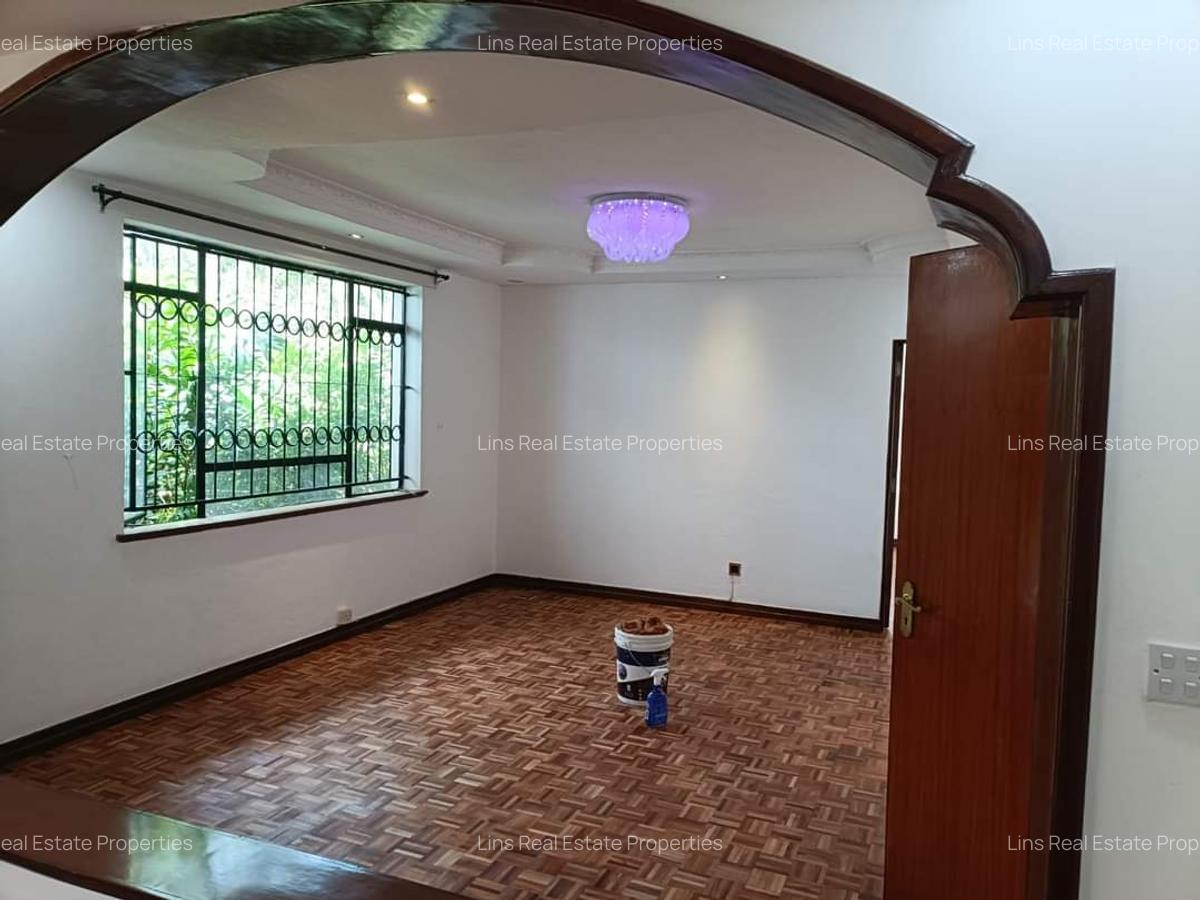 4 Bed House with En Suite in Runda - 17