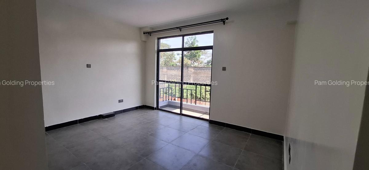 5 Bed Townhouse with En Suite at Safari Park - 4
