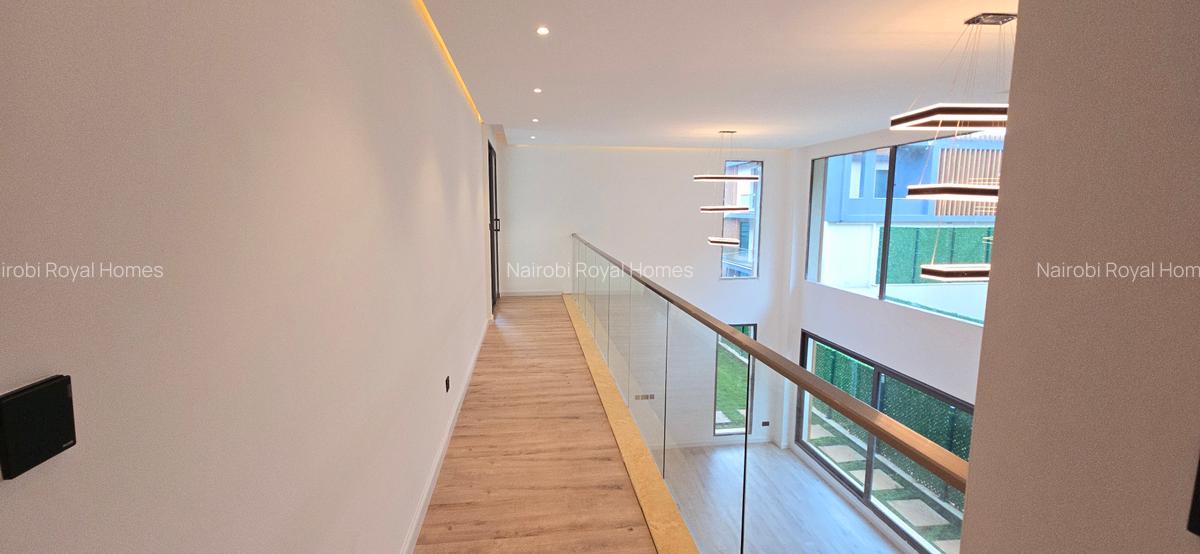 5 Bed House with En Suite at Lavington Road - 15