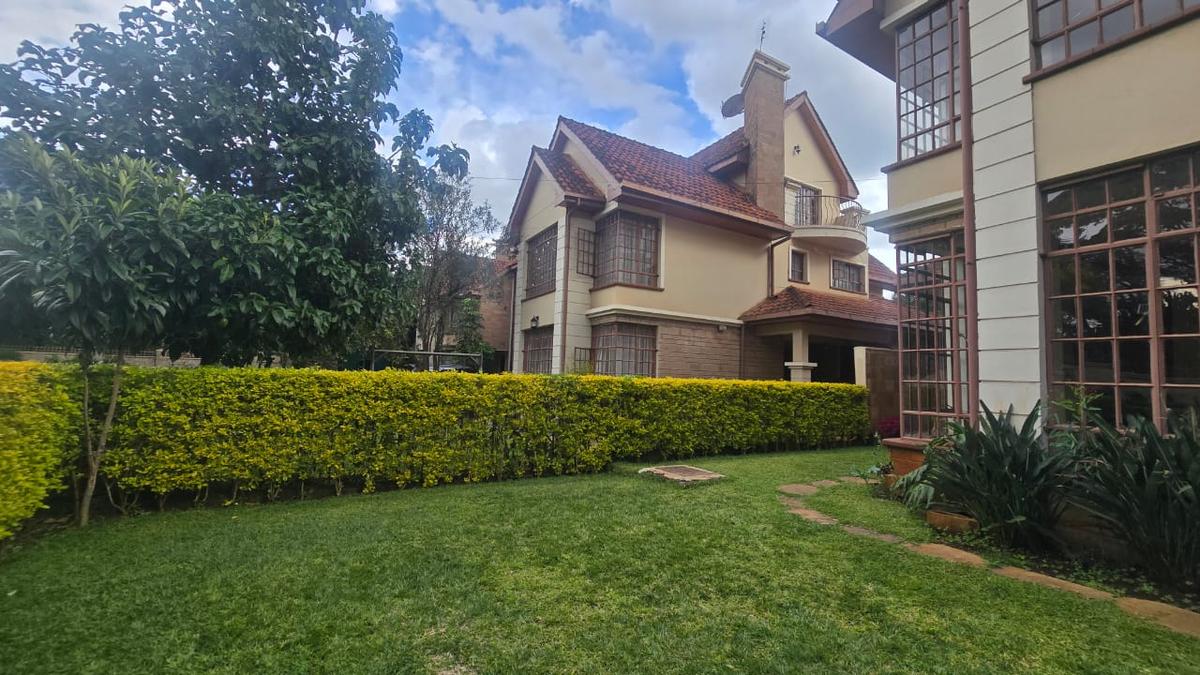 5 Bed Townhouse with En Suite in Lavington - 2