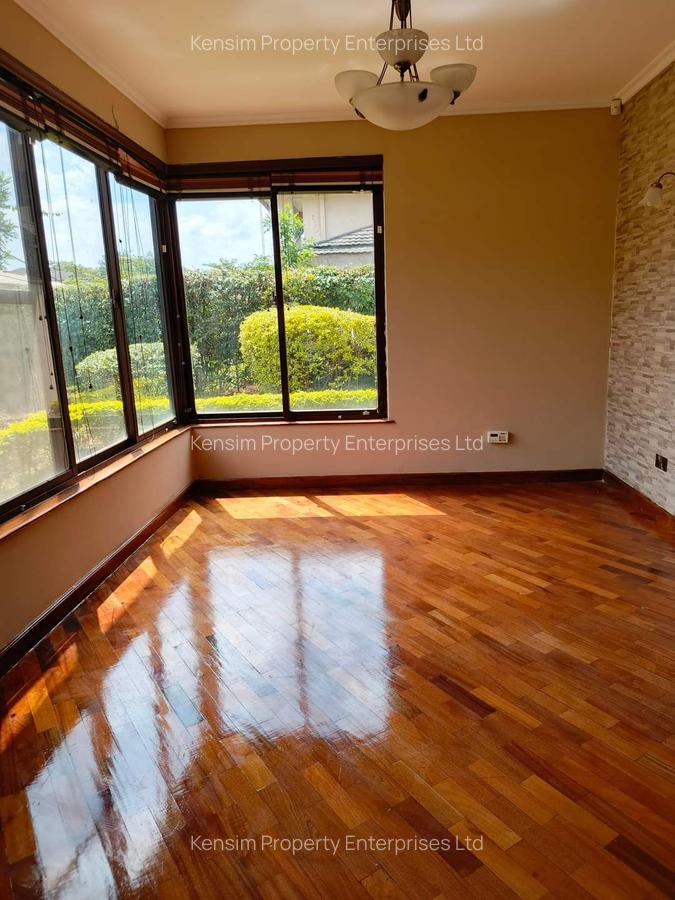 4 Bed Townhouse with En Suite in Ridgeways - 13