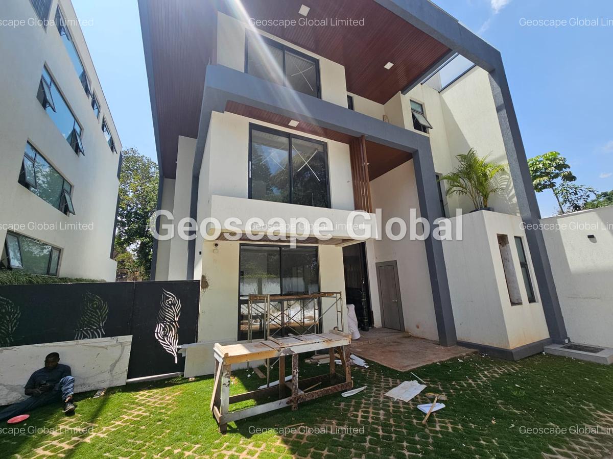 5 Bed Townhouse with En Suite in Lavington - 3