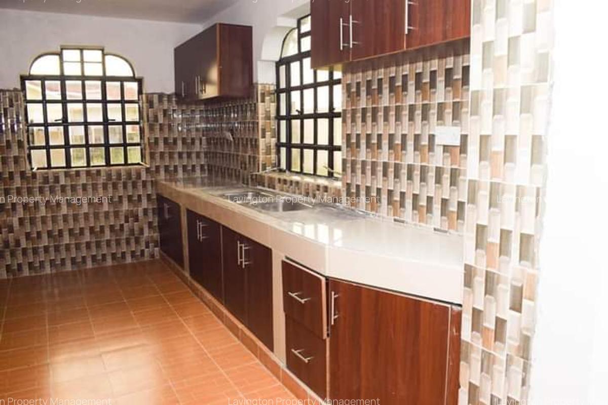 4 Bed House with En Suite at Pipeline - 6