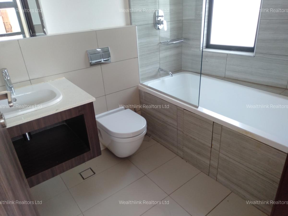 4 Bed Townhouse with En Suite at Garden Estate - 12