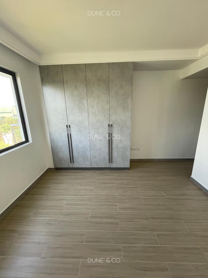 2 Bed Apartment with En Suite in Riverside - 17