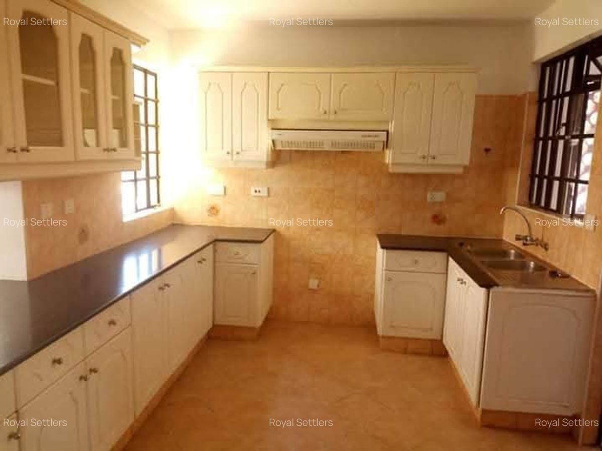 4 Bed Apartment with En Suite at Brookside Grove - 11