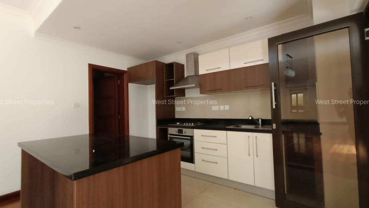 4 Bed Villa with En Suite at Lavington - 5