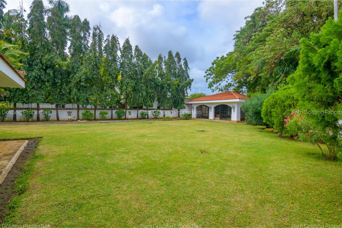 5 Bed House with En Suite in Nyali Area - 17