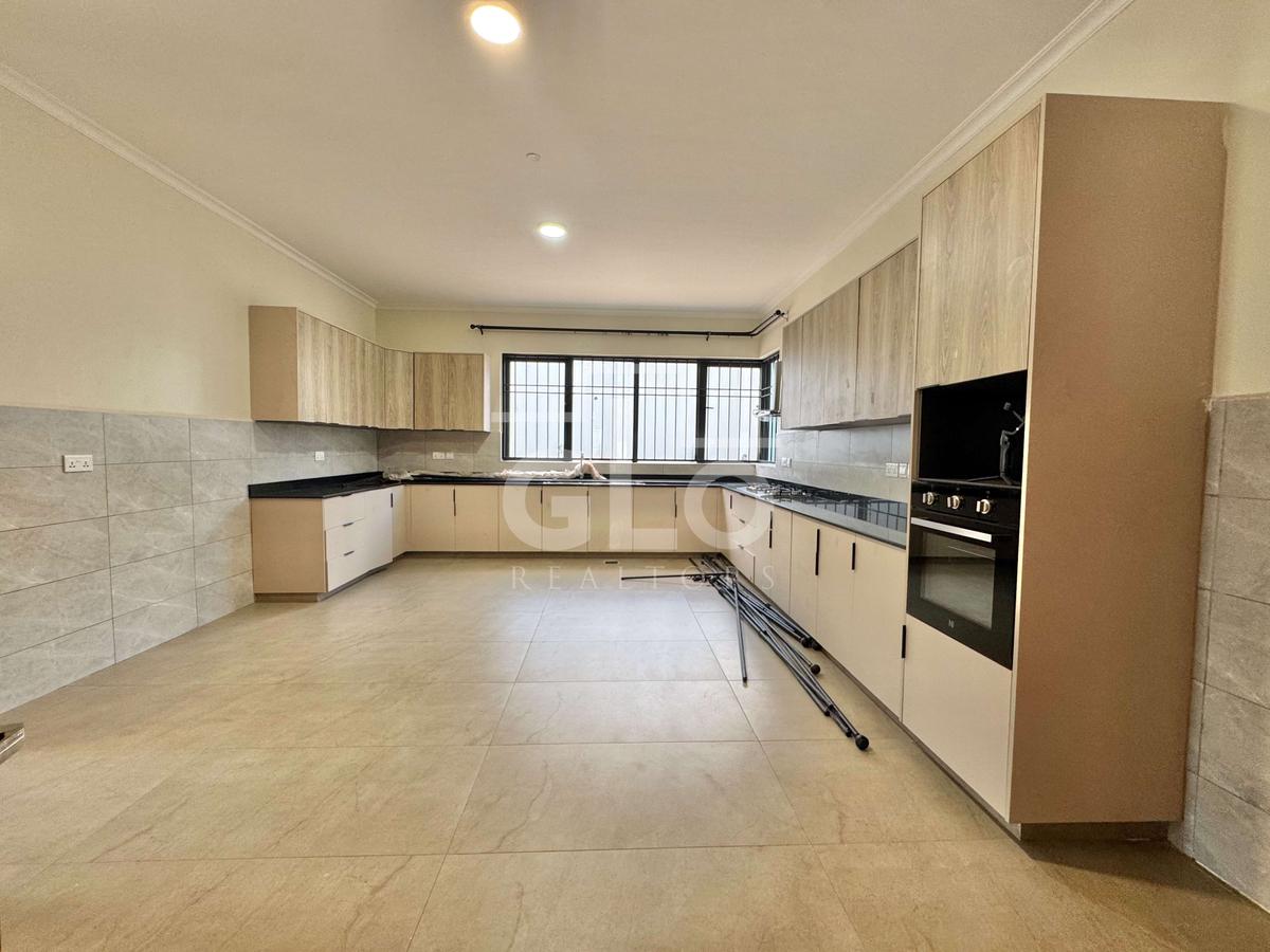 6 Bed Villa with En Suite in Loresho - 10