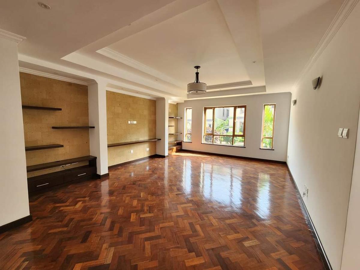 5 Bed Townhouse with En Suite at Lavington - 19