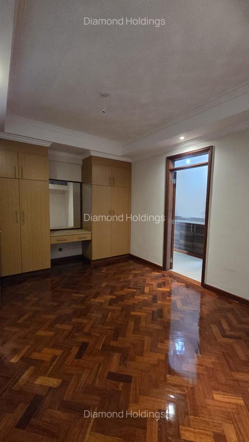 4 Bed Apartment with En Suite at Parklands - 17