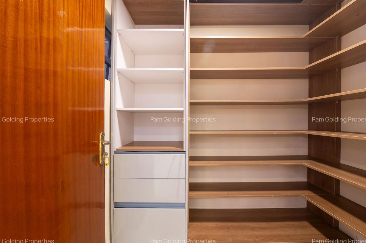 5 Bed House in Runda - 6