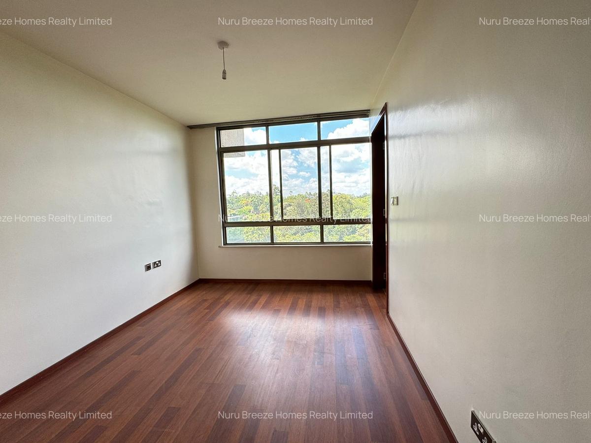 3 Bed Apartment with En Suite in Parklands - 9