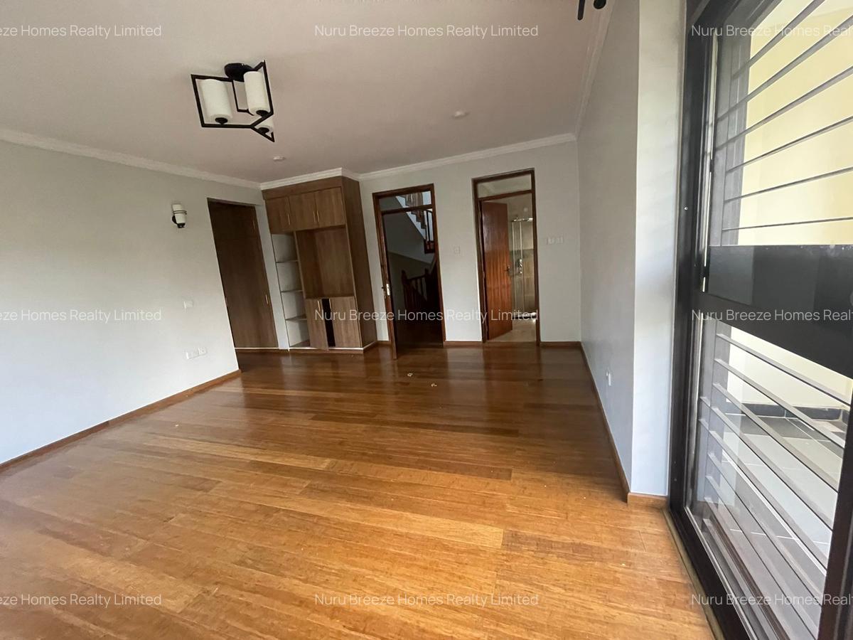 5 Bed Townhouse with En Suite in Lavington - 16