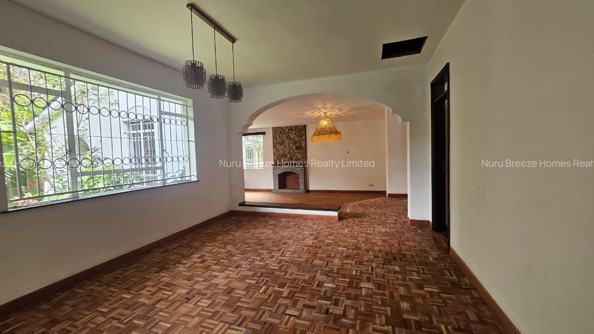 4 Bed House with En Suite in Runda - 2