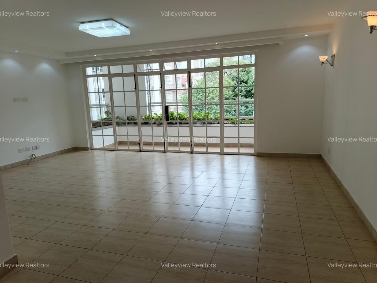 3 Bed Apartment with En Suite at Lavington - 12