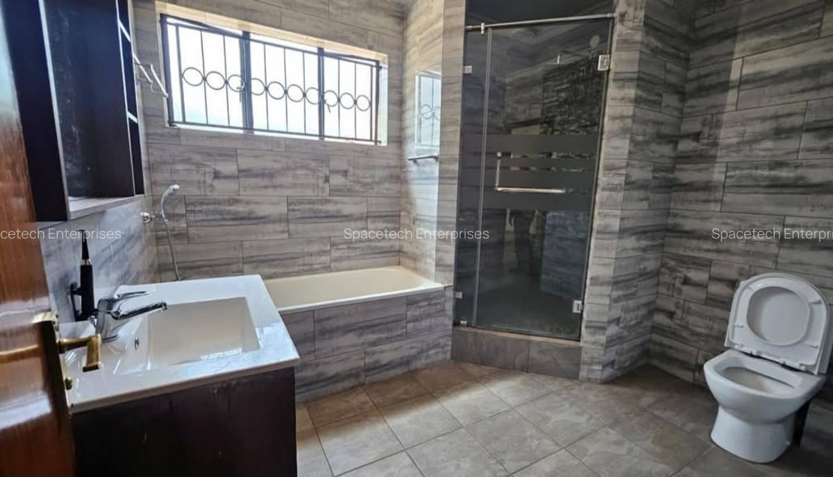 4 Bed House with En Suite in Runda - 8