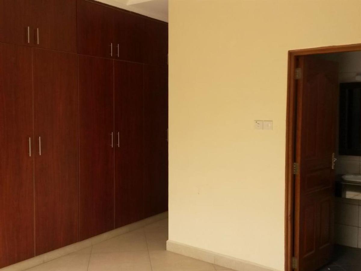 3 Bed Apartment with En Suite at Daidai - 3