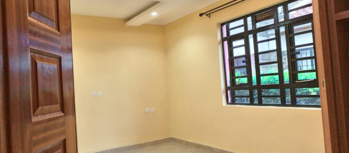 3 Bed Villa with En Suite in Kenyatta Road - 6